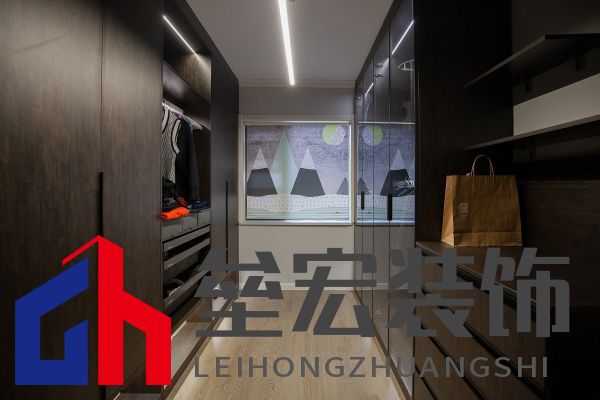 白色、木色與黑色演繹同一空間下的不同格調(diào)！