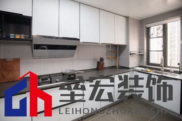 白色、木色與黑色演繹同一空間下的不同格調(diào)！