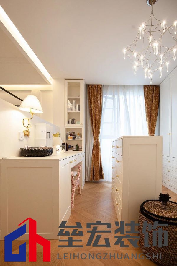 不愧是設(shè)計師的家丨暖白色設(shè)計，從客廳美到臥室