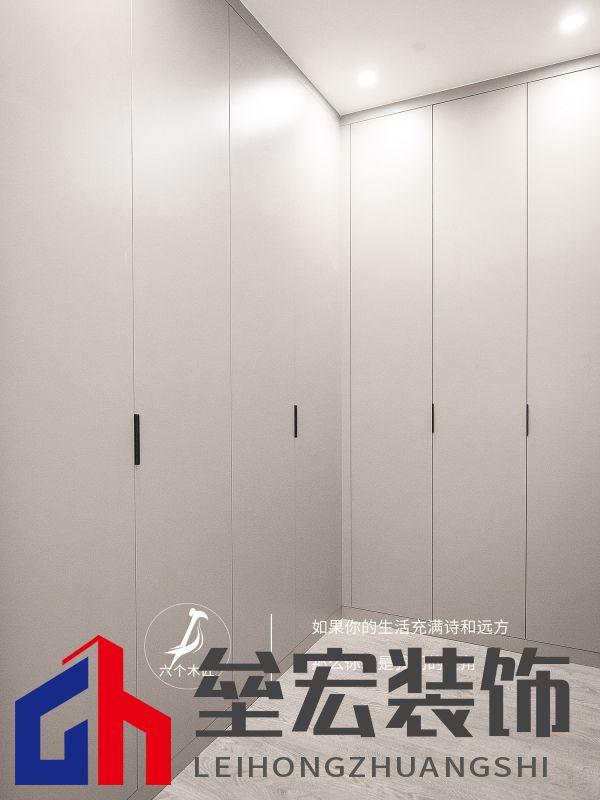 103㎡三居室一門(mén)到頂?shù)囊鹿裨O(shè)計(jì)，簡(jiǎn)約又溫馨