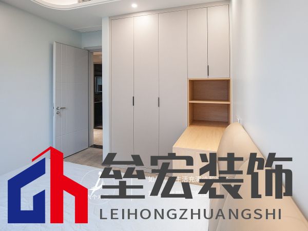 103㎡三居室一門(mén)到頂?shù)囊鹿裨O(shè)計(jì)，簡(jiǎn)約又溫馨