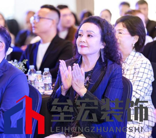 490萬奧古斯汀床墊攜手企業(yè)家張?zhí)m閃耀黃浦江,法國崔佧打造新品發(fā)布會盛宴