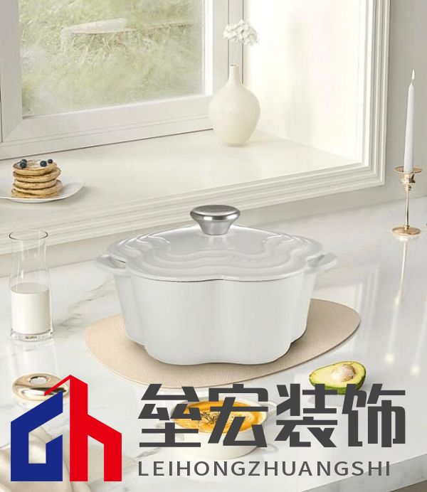 酷彩LE CREUSET鑄鐵鍋京東獨(dú)家首發(fā)!下單即贈(zèng)價(jià)值百元鍋鏟座